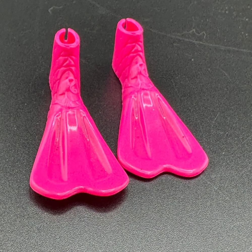 Barbie Pink‎ quilted long flippers beach fashion doll Mattel summer water shoes